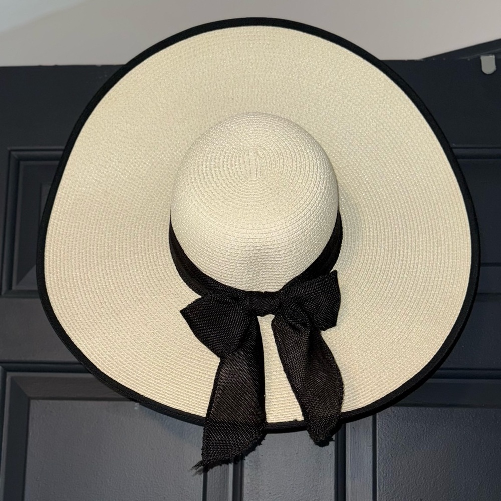 Elegant Black and Cream Wide Brim Hat